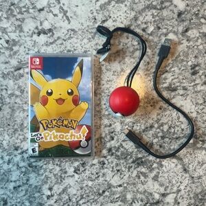 Pokémon Let's Go Pikachu Game with Poké Ball Plus